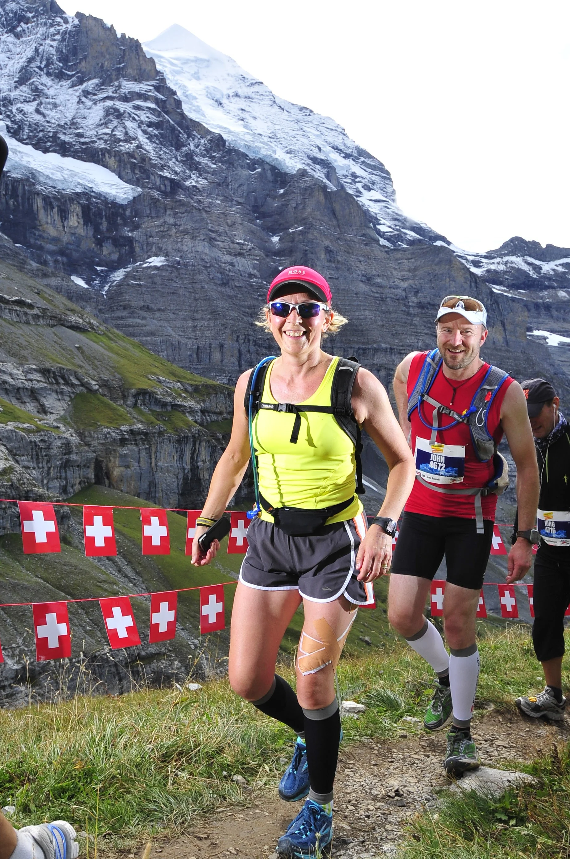 Obrázok ženy žijúcej so stómiou počas pretekov