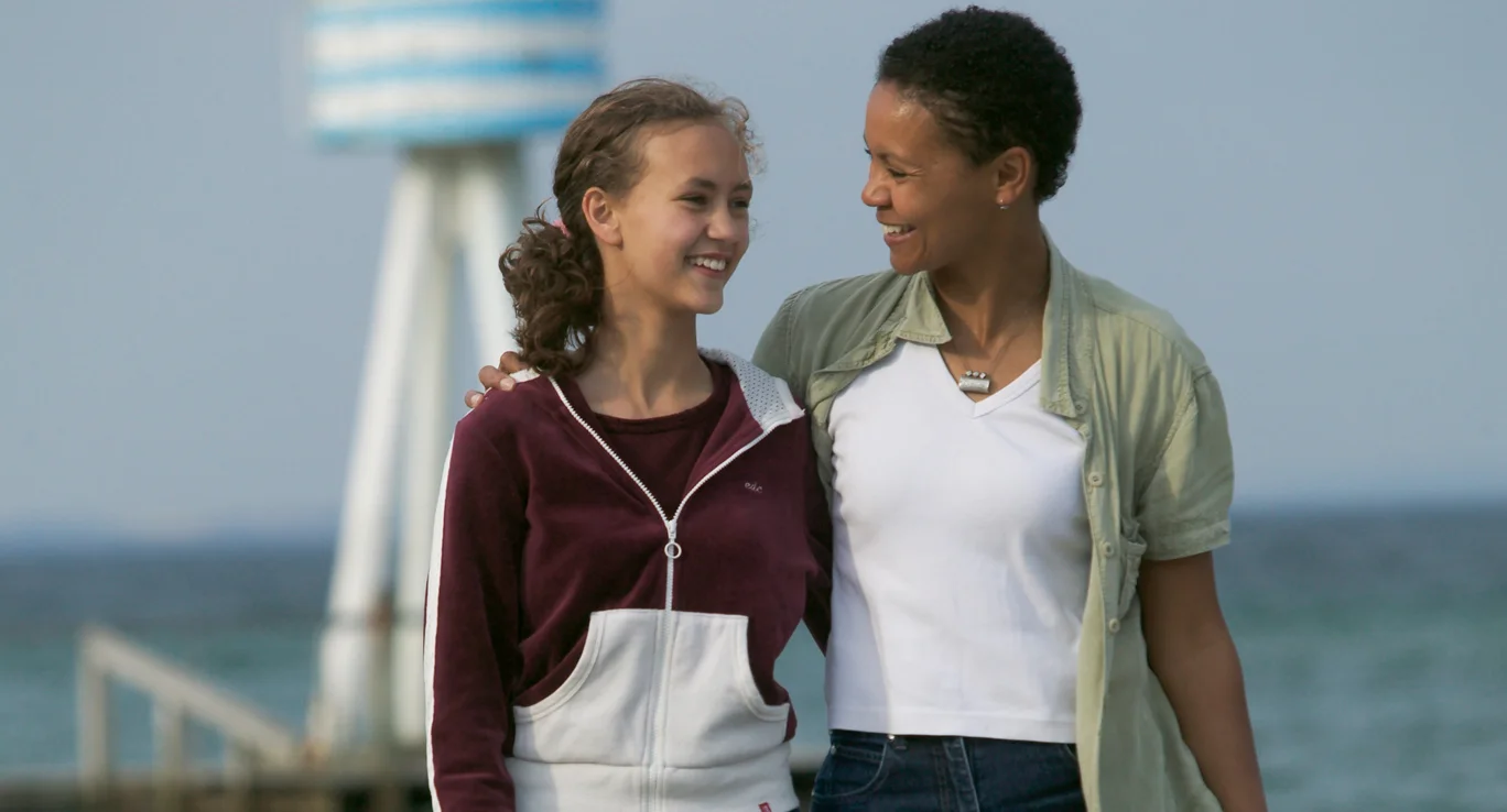 muž a žena sa usmievajú